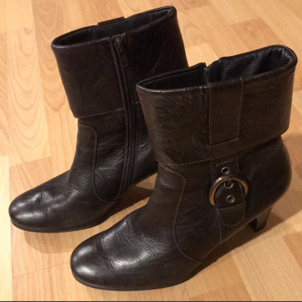 Paul Green brown leather booties